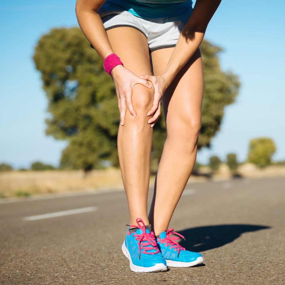 Female runner knee injury and pain.